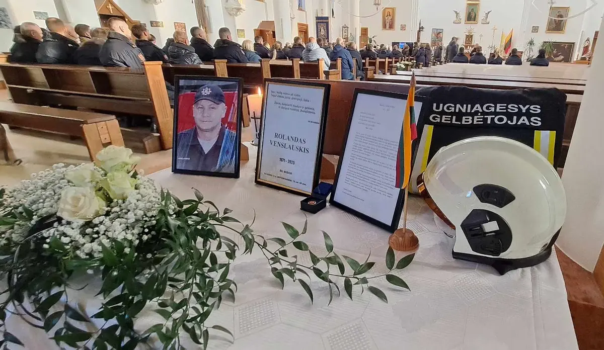 Lietuvos ugniagesių bendruomenė atsisveikina su gaisre žuvusiu ugniagesiu gelbėtoju Rolandu Venslauskiu