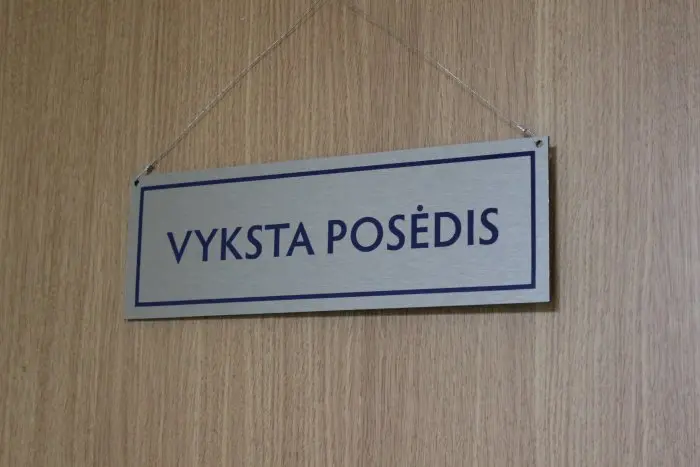 Teismas pradėjo nagrinėti Raseinių savivaldybės darbuotojo baudžiamąją bylą